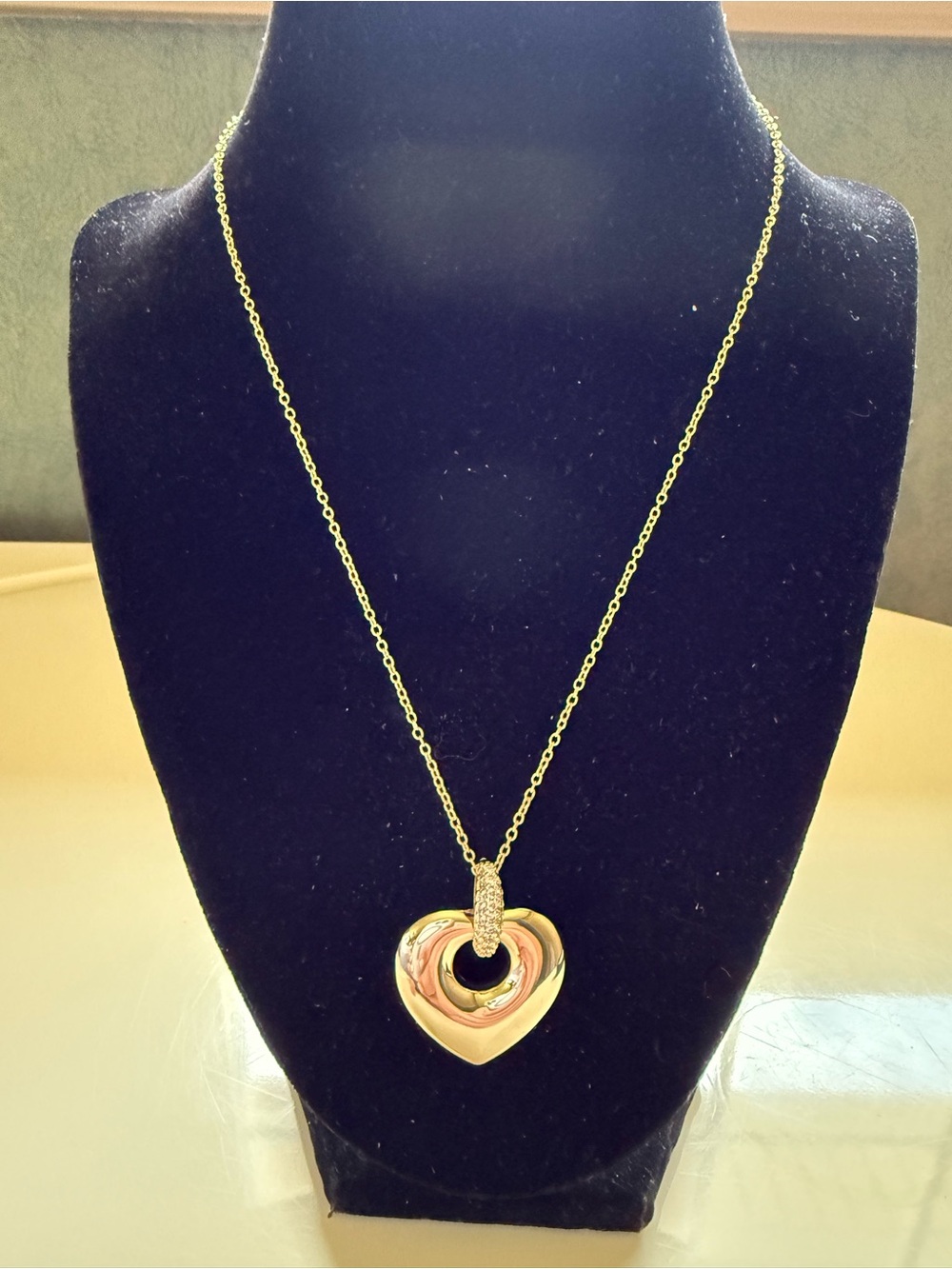 Heart 💜 necklace NWT perfect for any occasion approximately 10 inches